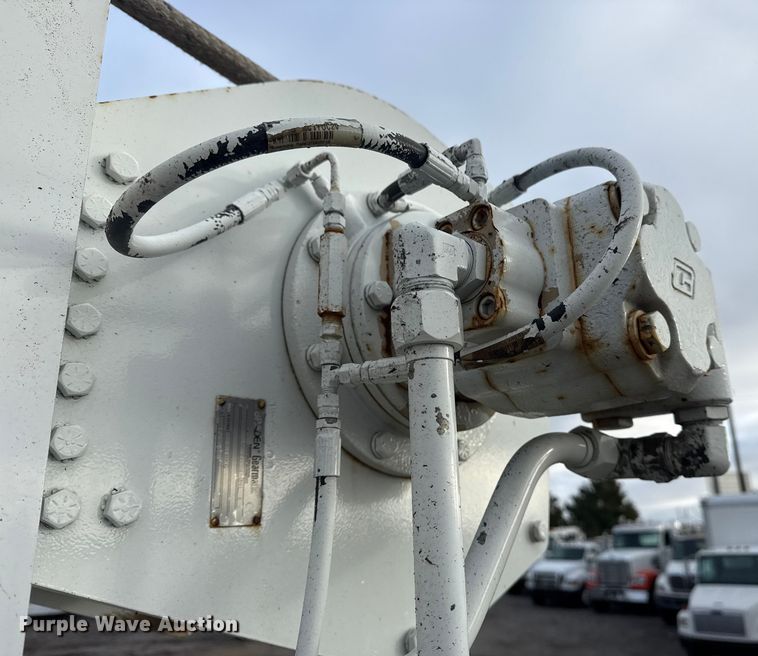 image for item EG1956 2014 International 7600 digger derrick truck