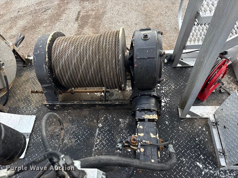 image for item EG1956 2014 International 7600 digger derrick truck