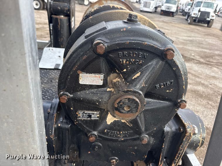 image for item EG1956 2014 International 7600 digger derrick truck