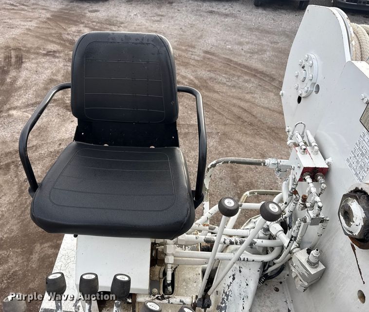 image for item EG1956 2014 International 7600 digger derrick truck