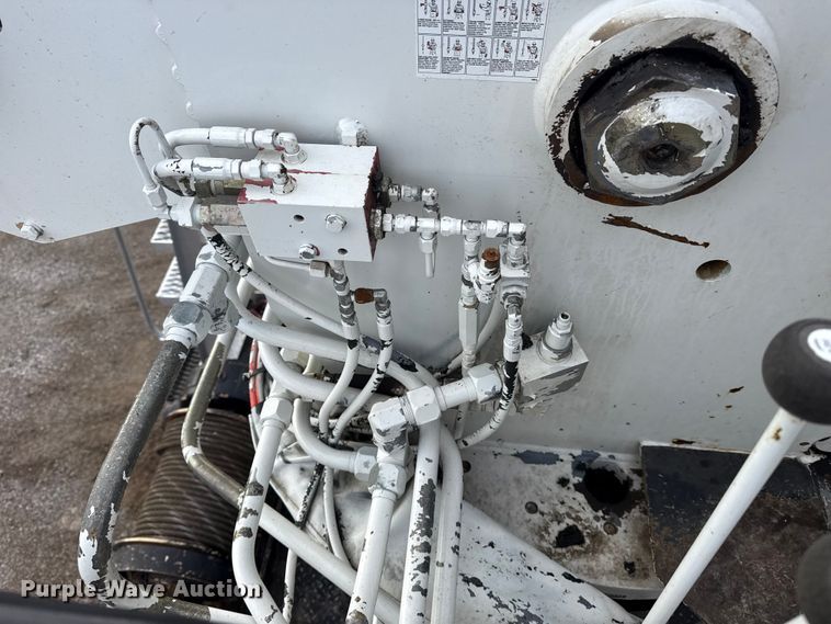 image for item EG1956 2014 International 7600 digger derrick truck