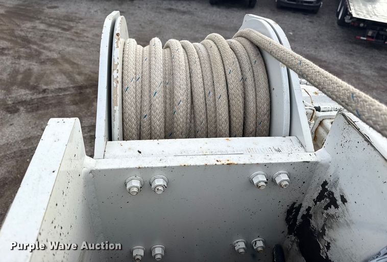 image for item EG1956 2014 International 7600 digger derrick truck