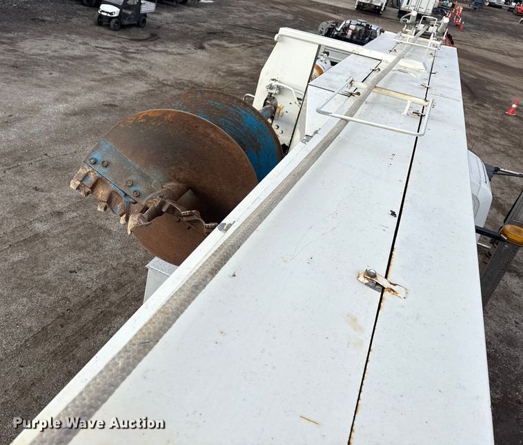 image for item EG1956 2014 International 7600 digger derrick truck