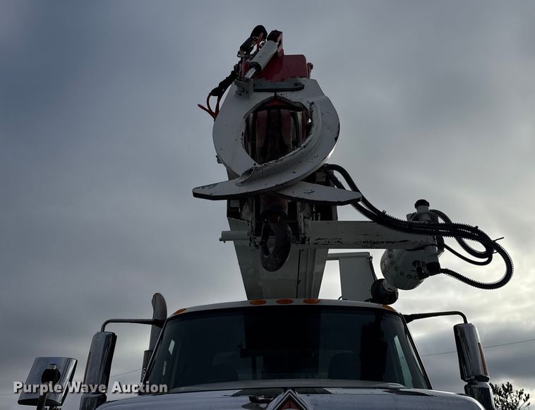 image for item EG1956 2014 International 7600 digger derrick truck