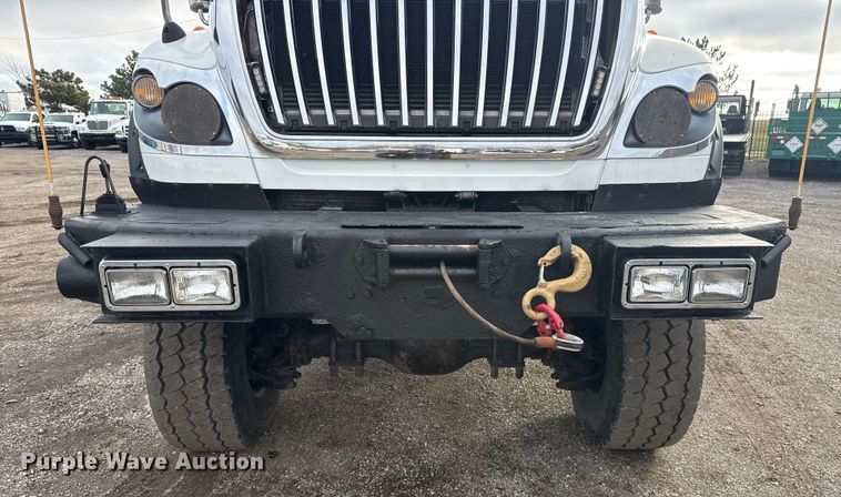 image for item EG1956 2014 International 7600 digger derrick truck