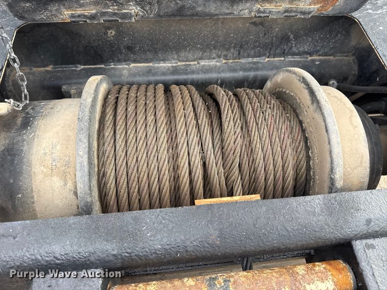 image for item EG1956 2014 International 7600 digger derrick truck