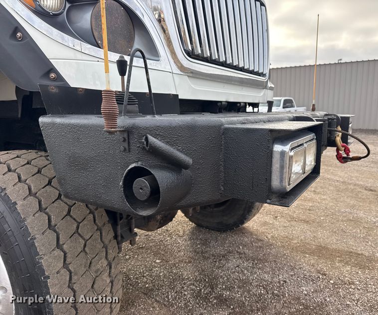 image for item EG1956 2014 International 7600 digger derrick truck