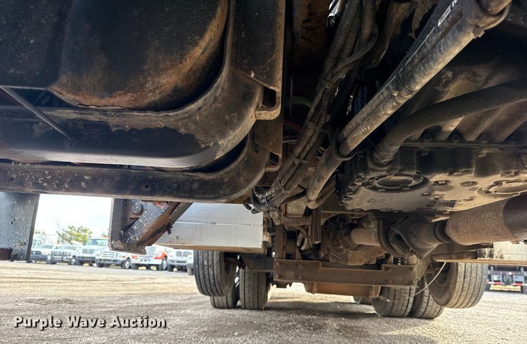 image for item EG1956 2014 International 7600 digger derrick truck