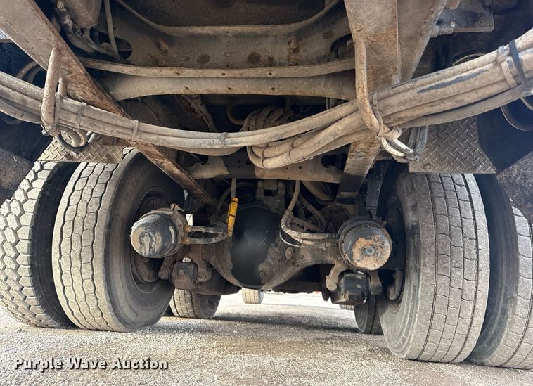 image for item EG1956 2014 International 7600 digger derrick truck