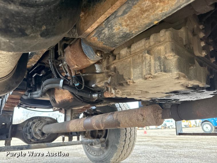 image for item EG1956 2014 International 7600 digger derrick truck