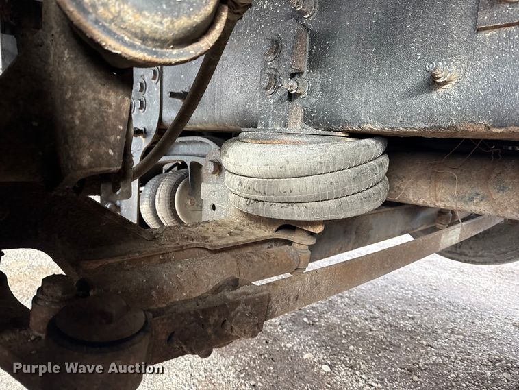 image for item EG1956 2014 International 7600 digger derrick truck