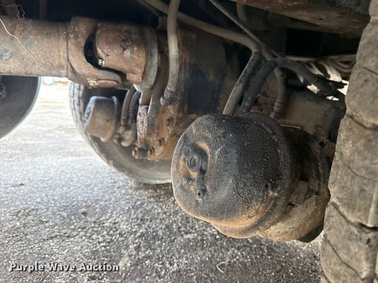 image for item EG1956 2014 International 7600 digger derrick truck