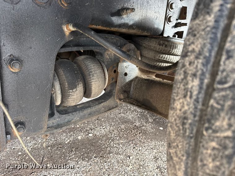 image for item EG1956 2014 International 7600 digger derrick truck