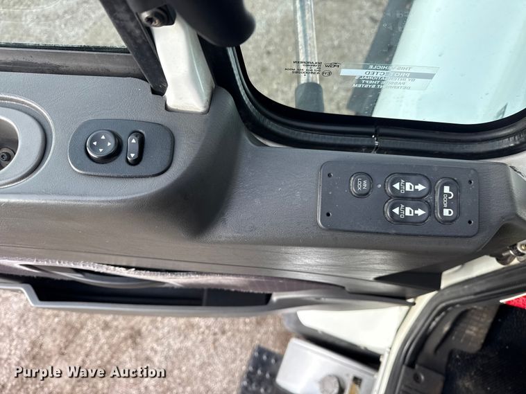 image for item EG1956 2014 International 7600 digger derrick truck