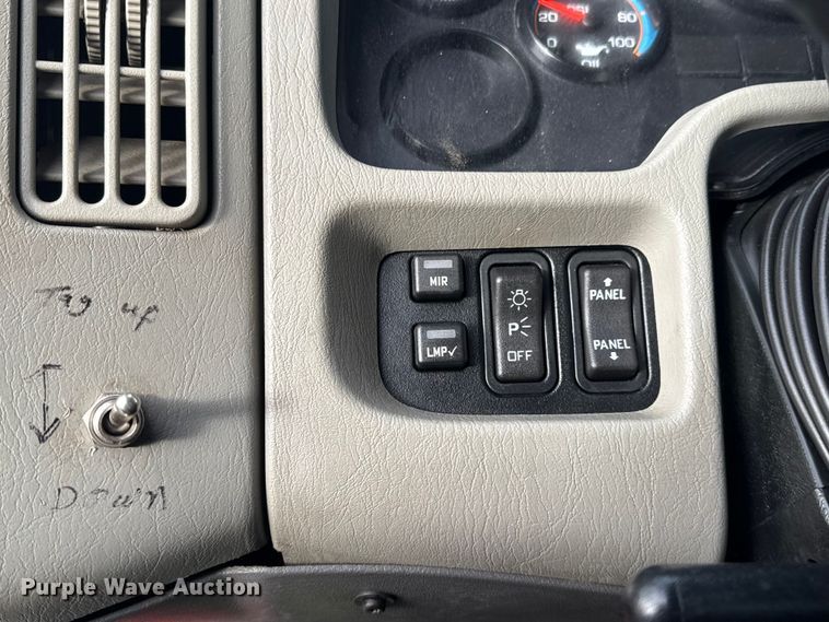 image for item EG1956 2014 International 7600 digger derrick truck