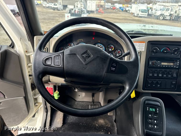 image for item EG1956 2014 International 7600 digger derrick truck