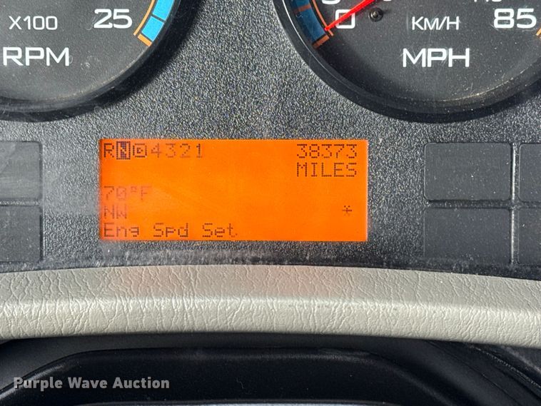 image for item EG1956 2014 International 7600 digger derrick truck