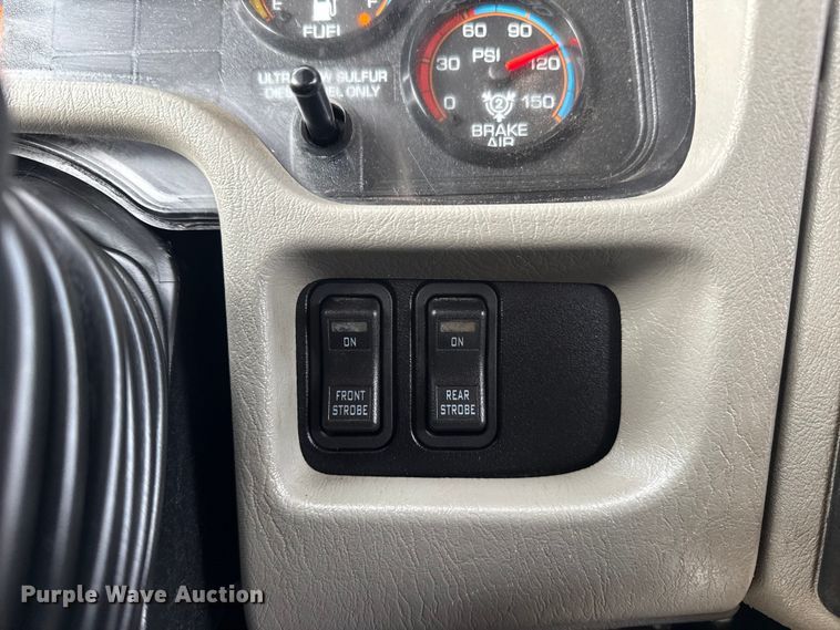 image for item EG1956 2014 International 7600 digger derrick truck