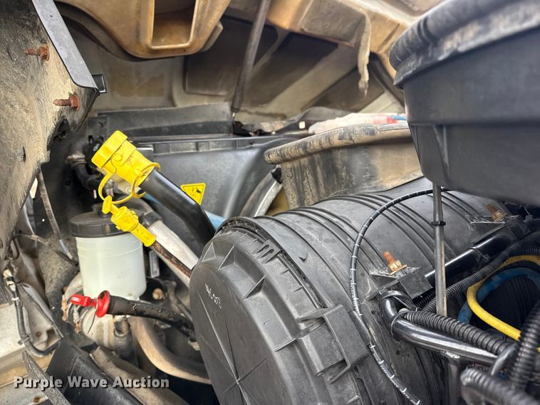 image for item EG1956 2014 International 7600 digger derrick truck