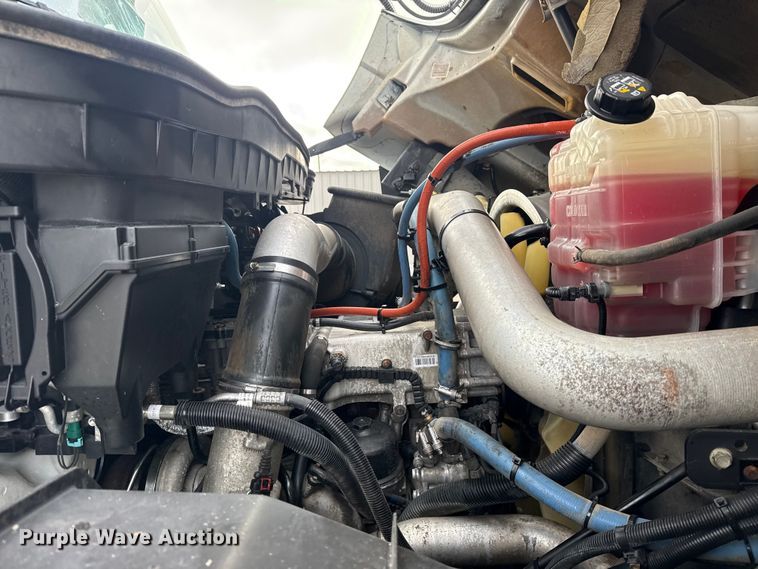 image for item EG1956 2014 International 7600 digger derrick truck