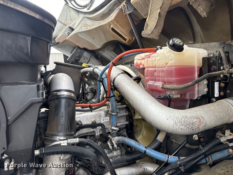 image for item EG1956 2014 International 7600 digger derrick truck