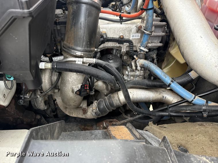 image for item EG1956 2014 International 7600 digger derrick truck