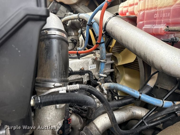 image for item EG1956 2014 International 7600 digger derrick truck