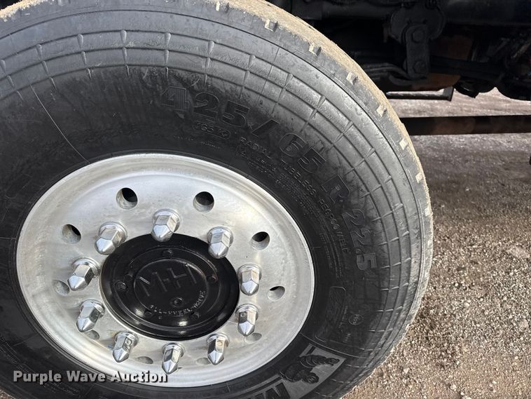 image for item EG1956 2014 International 7600 digger derrick truck