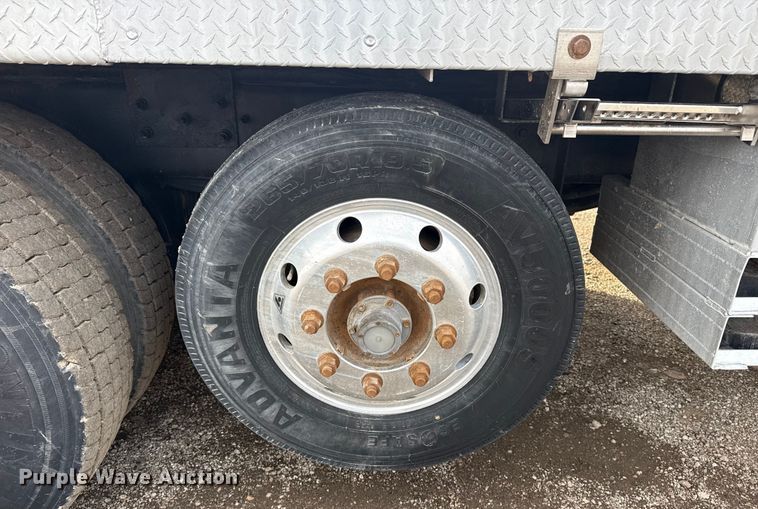 image for item EG1956 2014 International 7600 digger derrick truck