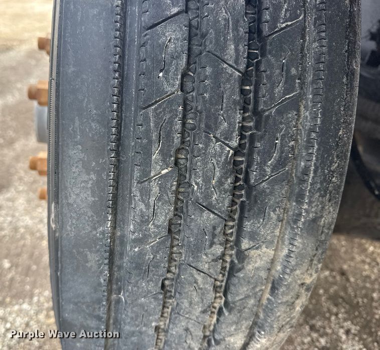 image for item EG1956 2014 International 7600 digger derrick truck