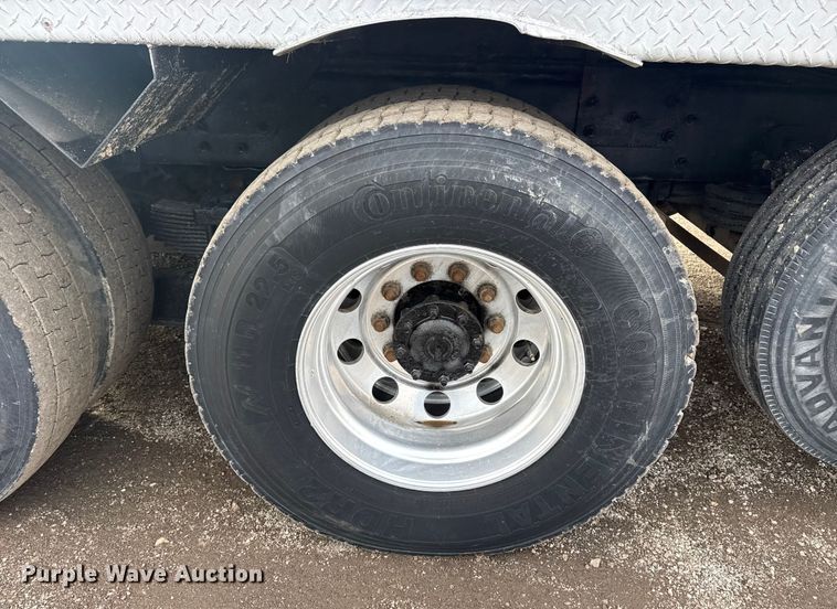 image for item EG1956 2014 International 7600 digger derrick truck