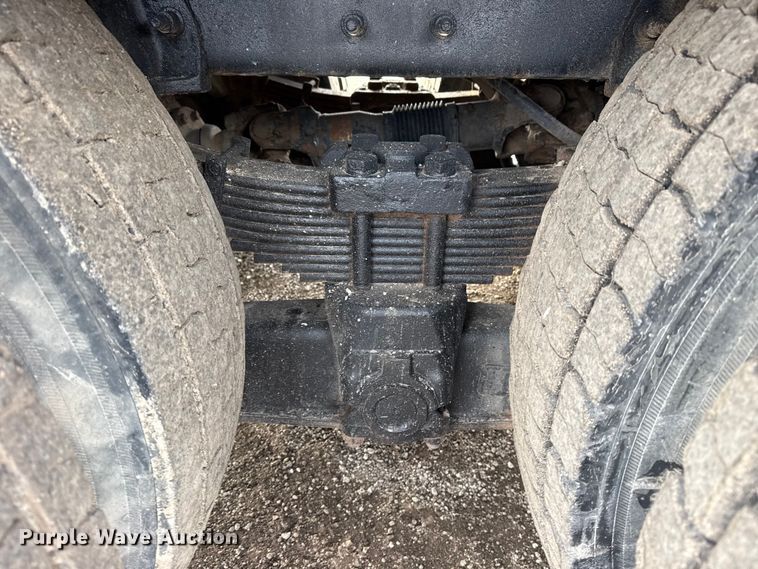 image for item EG1956 2014 International 7600 digger derrick truck