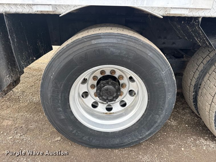 image for item EG1956 2014 International 7600 digger derrick truck