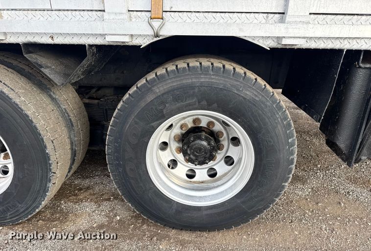 image for item EG1956 2014 International 7600 digger derrick truck