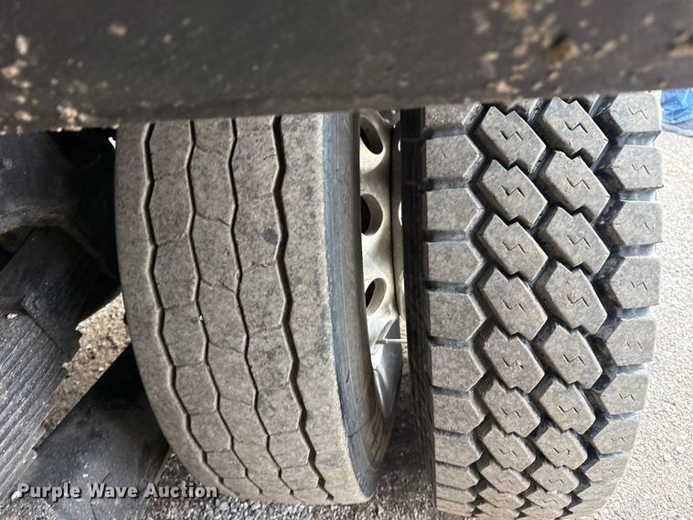 image for item EG1956 2014 International 7600 digger derrick truck