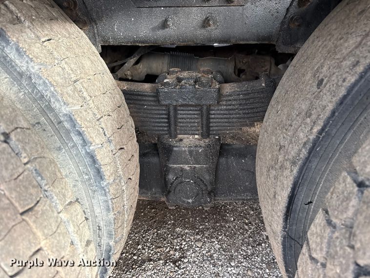 image for item EG1956 2014 International 7600 digger derrick truck