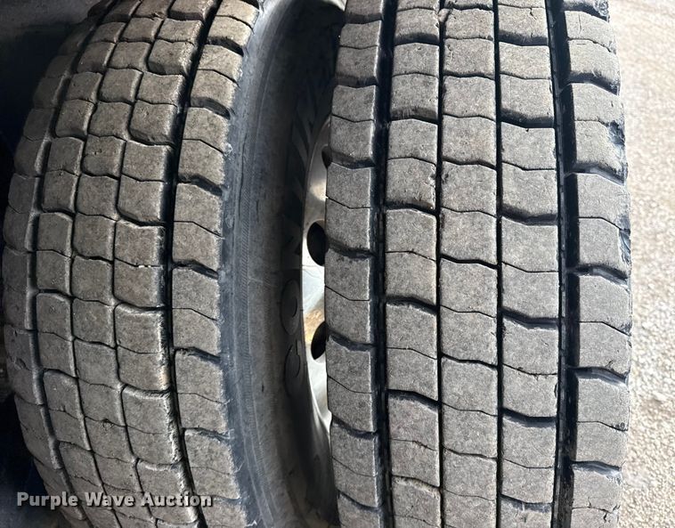 image for item EG1956 2014 International 7600 digger derrick truck