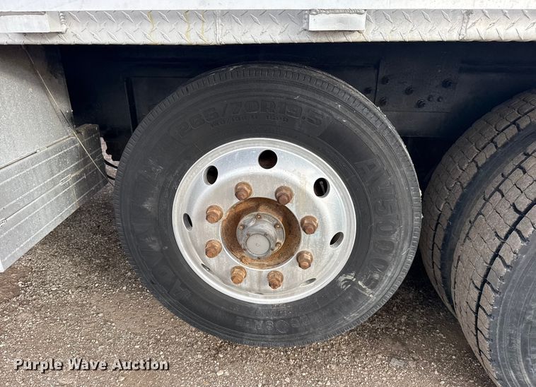 image for item EG1956 2014 International 7600 digger derrick truck