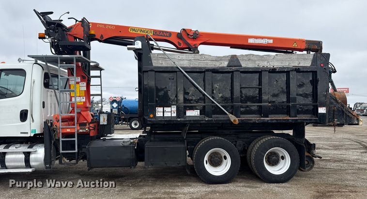 image for item EG1958 2007 Freightliner Business Class M2 grapple truck