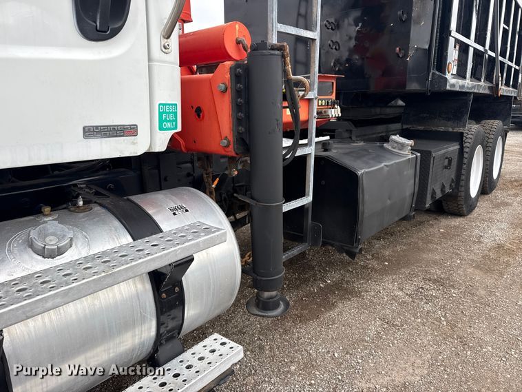 image for item EG1958 2007 Freightliner Business Class M2 grapple truck