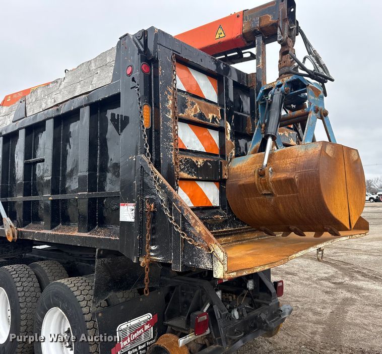 image for item EG1958 2007 Freightliner Business Class M2 grapple truck