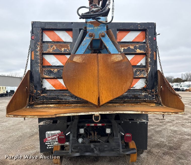 image for item EG1958 2007 Freightliner Business Class M2 grapple truck