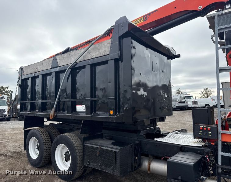 image for item EG1958 2007 Freightliner Business Class M2 grapple truck