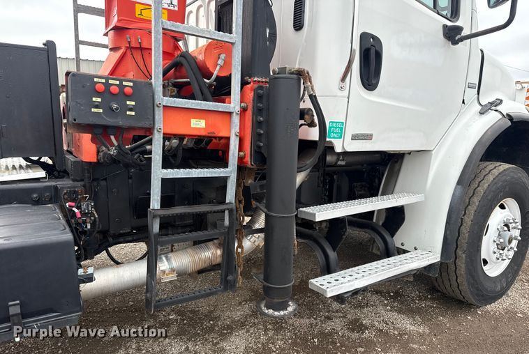 image for item EG1958 2007 Freightliner Business Class M2 grapple truck