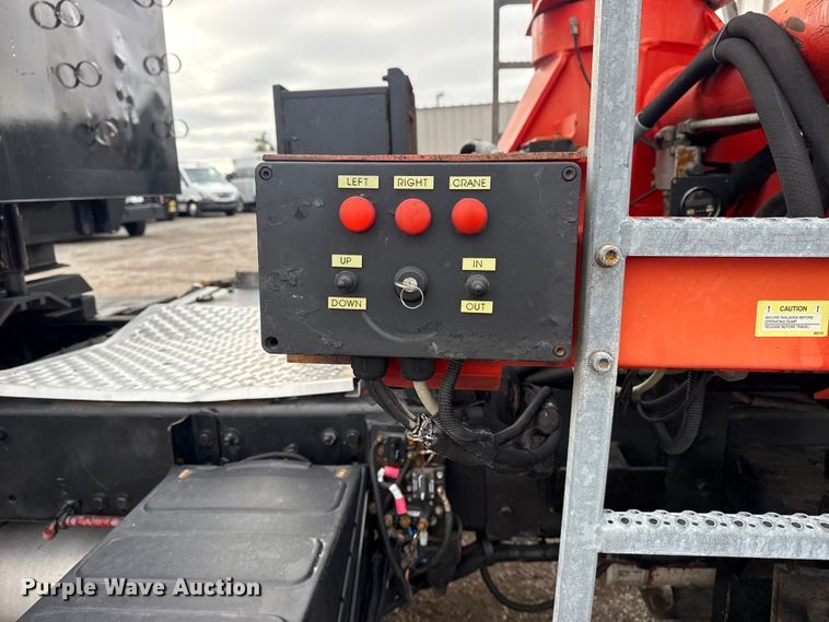 image for item EG1958 2007 Freightliner Business Class M2 grapple truck