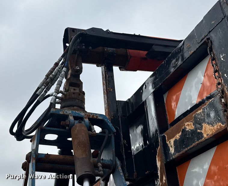 image for item EG1958 2007 Freightliner Business Class M2 grapple truck