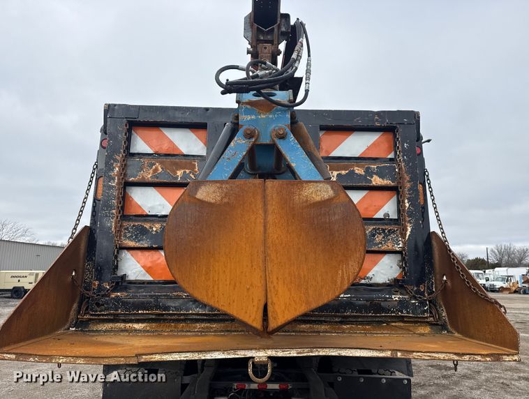 image for item EG1958 2007 Freightliner Business Class M2 grapple truck