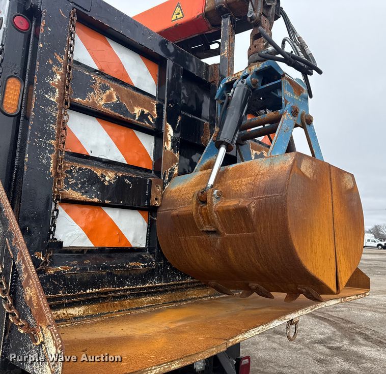 image for item EG1958 2007 Freightliner Business Class M2 grapple truck