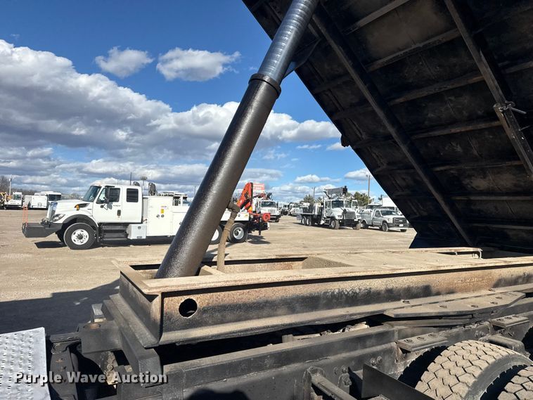 image for item EG1958 2007 Freightliner Business Class M2 grapple truck