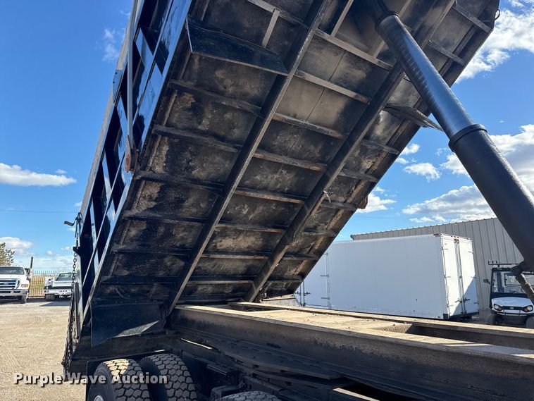 image for item EG1958 2007 Freightliner Business Class M2 grapple truck